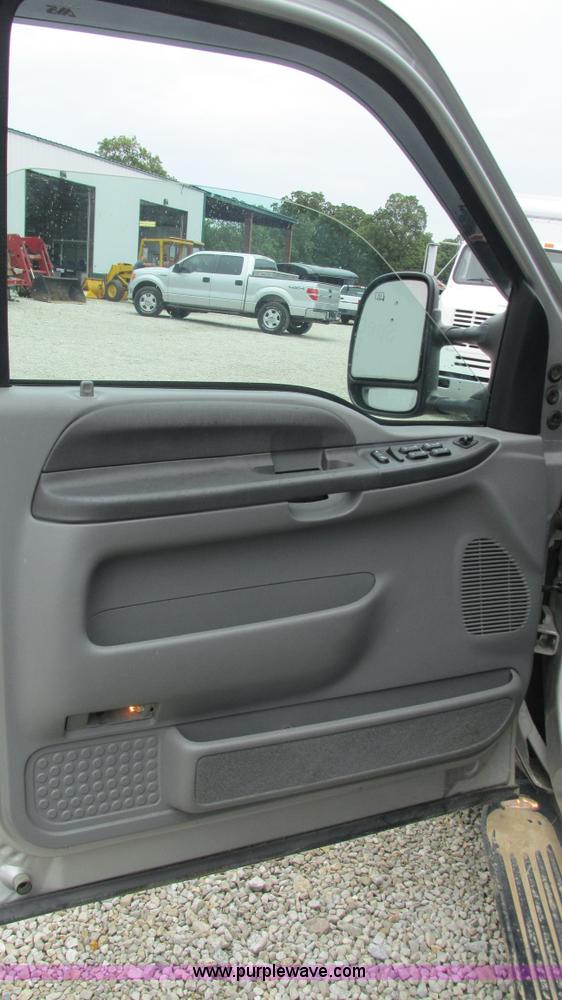 image for item J8537 2002 Ford Excursion XLT SUV