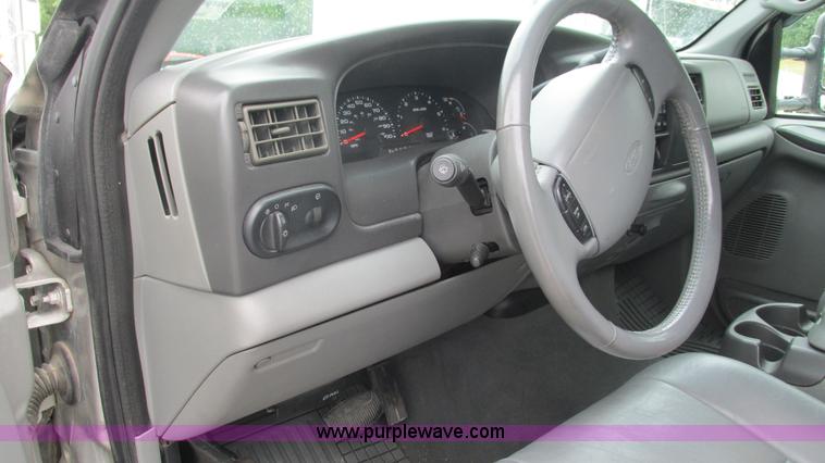 image for item J8537 2002 Ford Excursion XLT SUV