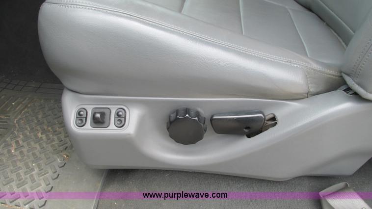 image for item J8537 2002 Ford Excursion XLT SUV