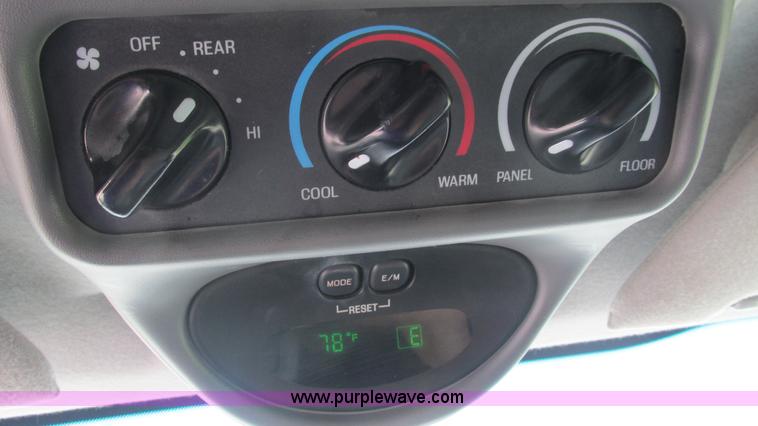 image for item J8537 2002 Ford Excursion XLT SUV