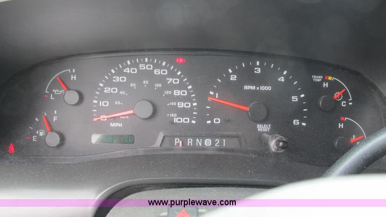 image for item J8537 2002 Ford Excursion XLT SUV