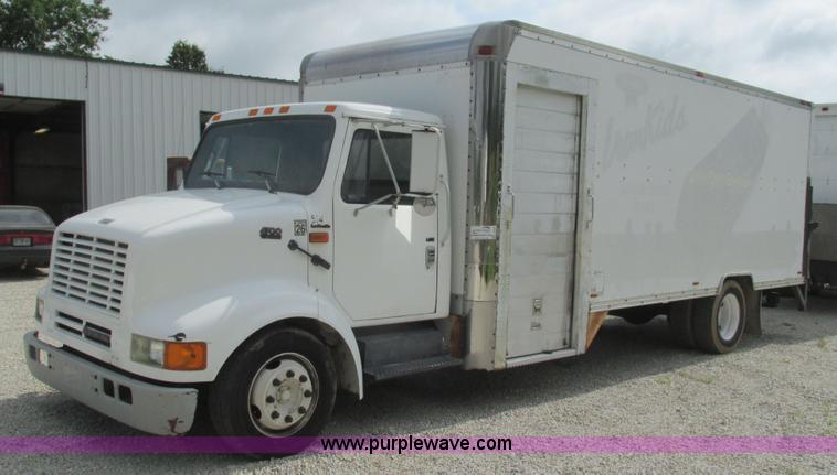 image for item J8538 1995 International 4700LPX box van