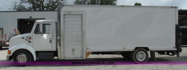 image for item J8538 1995 International 4700LPX box van