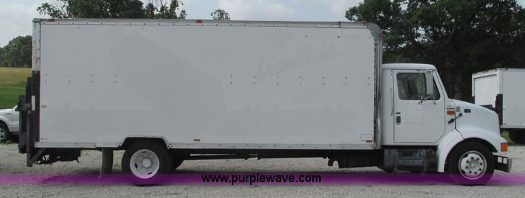 image for item J8538 1995 International 4700LPX box van