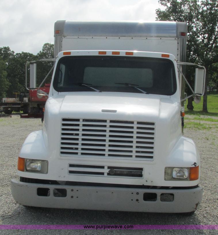 image for item J8538 1995 International 4700LPX box van