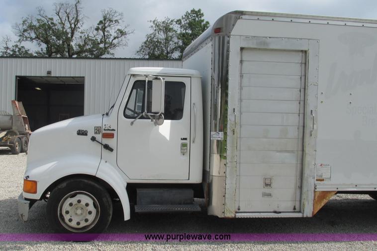image for item J8538 1995 International 4700LPX box van