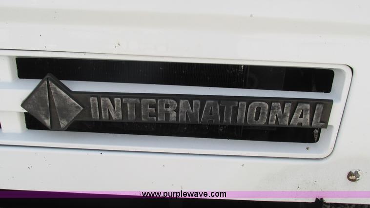 image for item J8538 1995 International 4700LPX box van