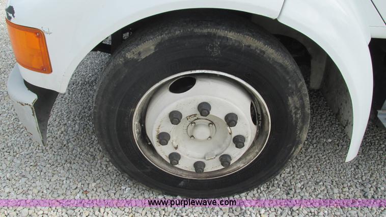 image for item J8538 1995 International 4700LPX box van