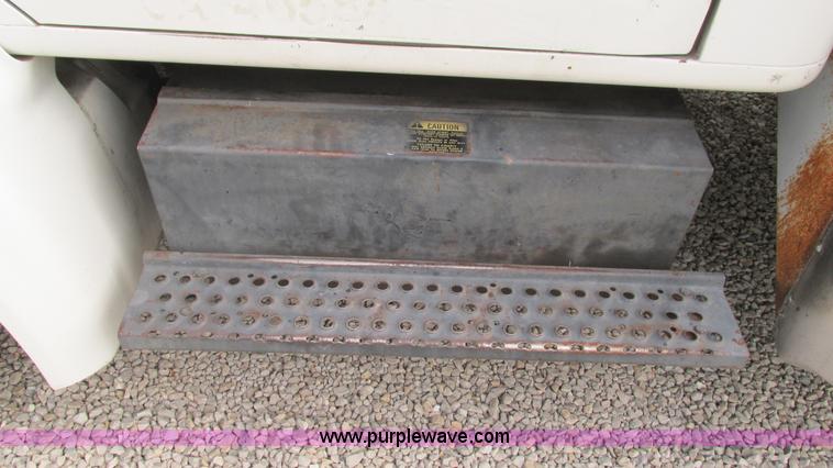 image for item J8538 1995 International 4700LPX box van