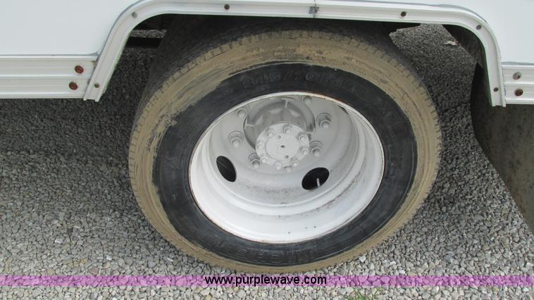 image for item J8538 1995 International 4700LPX box van