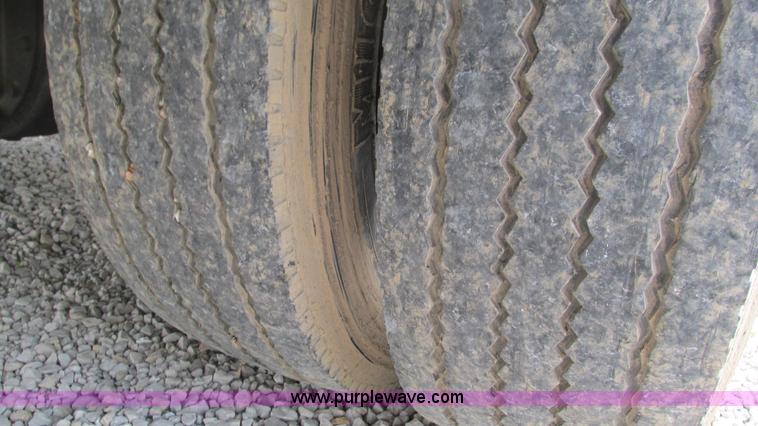 image for item J8538 1995 International 4700LPX box van