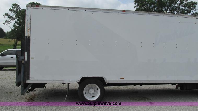 image for item J8538 1995 International 4700LPX box van