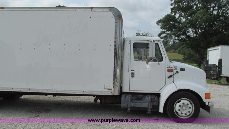 image for item J8538 1995 International 4700LPX box van