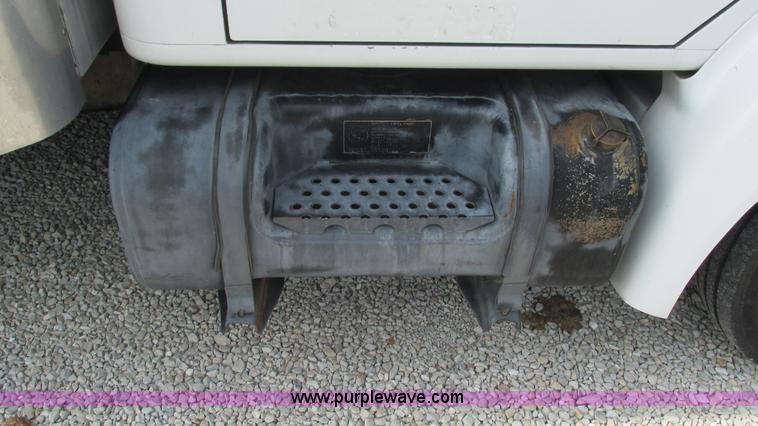 image for item J8538 1995 International 4700LPX box van