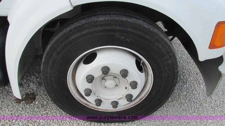 image for item J8538 1995 International 4700LPX box van