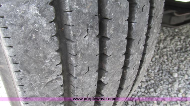 image for item J8538 1995 International 4700LPX box van