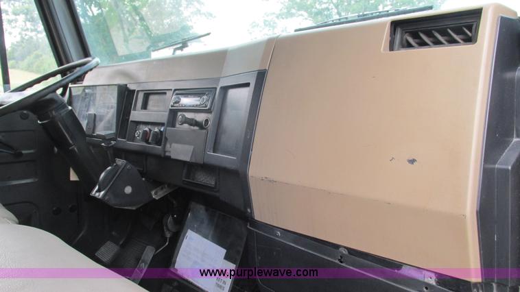 image for item J8538 1995 International 4700LPX box van