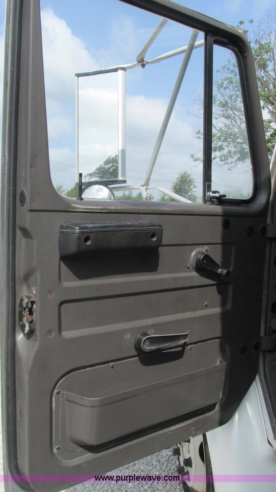 image for item J8538 1995 International 4700LPX box van