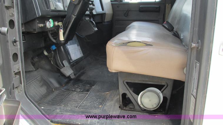 image for item J8538 1995 International 4700LPX box van