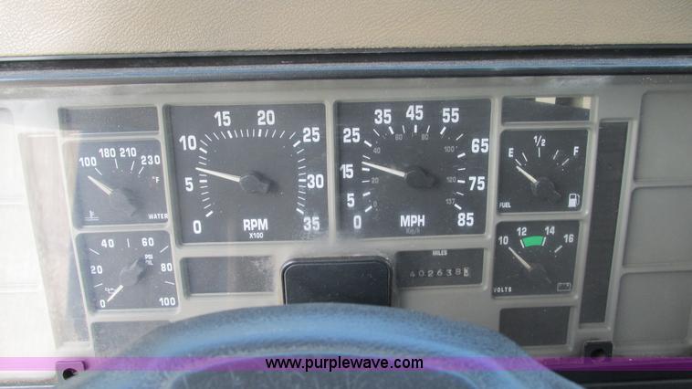 image for item J8538 1995 International 4700LPX box van