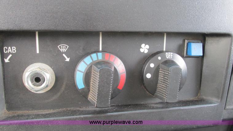 image for item J8538 1995 International 4700LPX box van