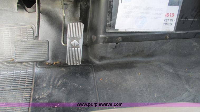 image for item J8538 1995 International 4700LPX box van