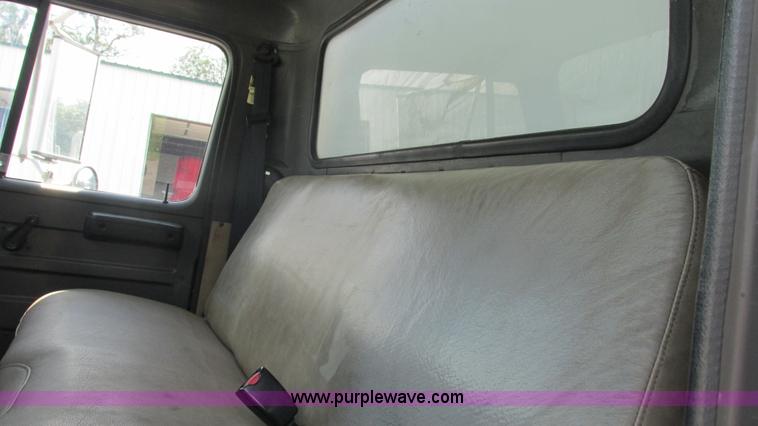 image for item J8538 1995 International 4700LPX box van