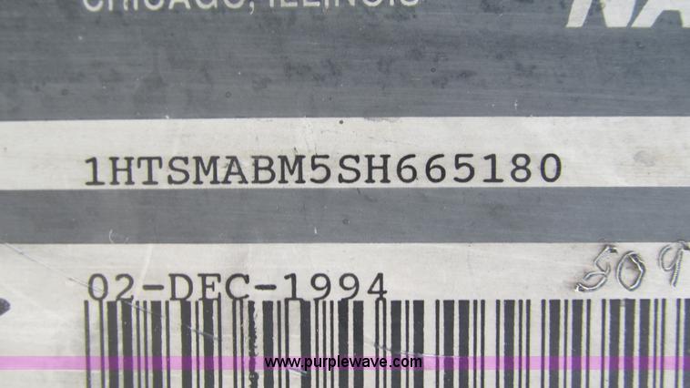 image for item J8538 1995 International 4700LPX box van