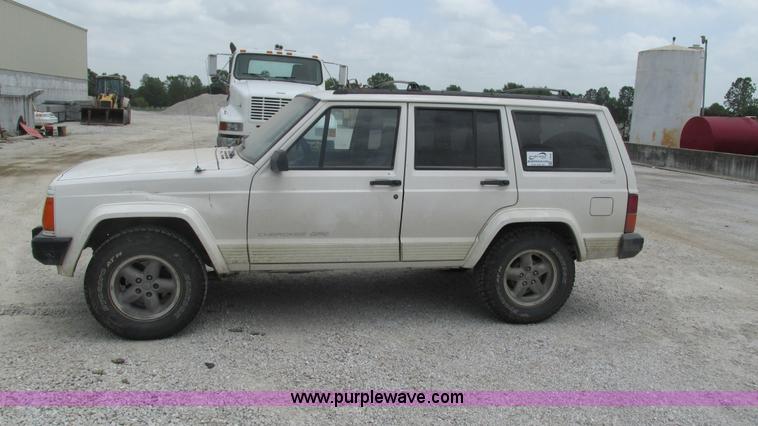 image for item J8542 1996 Jeep Cherokee Sport SUV