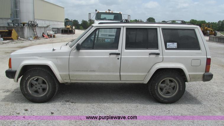 image for item J8542 1996 Jeep Cherokee Sport SUV
