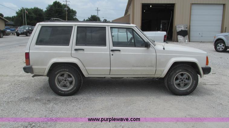 image for item J8542 1996 Jeep Cherokee Sport SUV