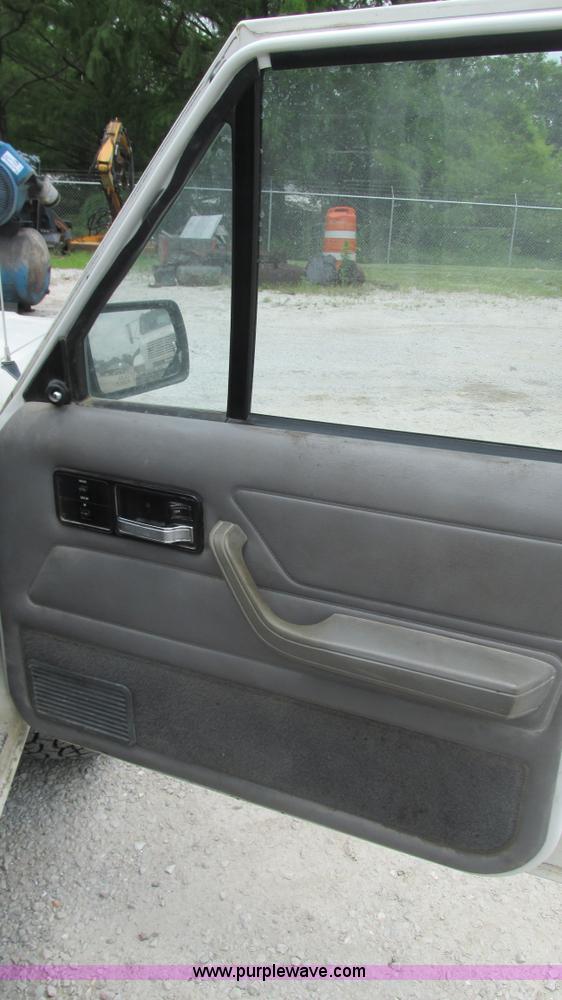 image for item J8542 1996 Jeep Cherokee Sport SUV