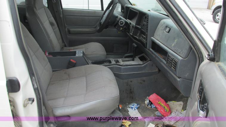 image for item J8542 1996 Jeep Cherokee Sport SUV