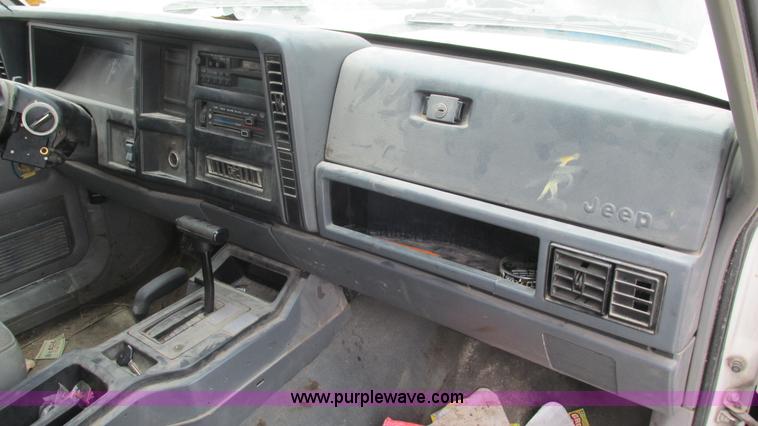 image for item J8542 1996 Jeep Cherokee Sport SUV