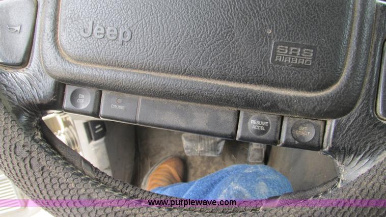 image for item J8542 1996 Jeep Cherokee Sport SUV