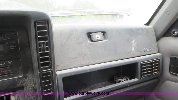 image for item J8542 1996 Jeep Cherokee Sport SUV