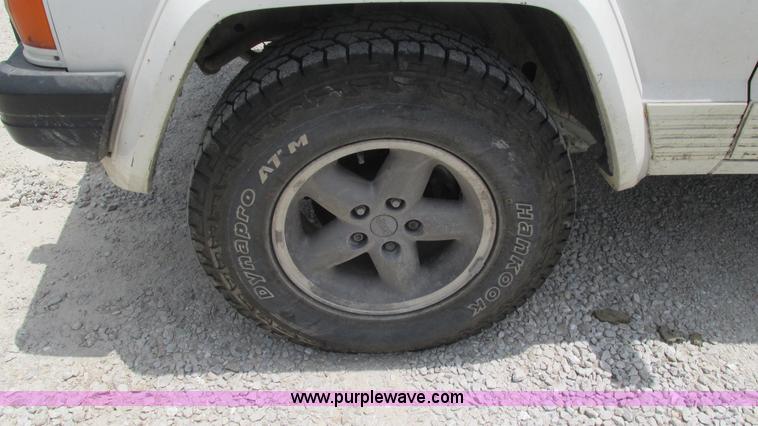 image for item J8542 1996 Jeep Cherokee Sport SUV