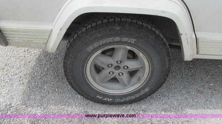 image for item J8542 1996 Jeep Cherokee Sport SUV