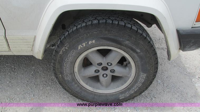 image for item J8542 1996 Jeep Cherokee Sport SUV