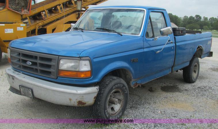 image for item J8544 1995 Ford F150 XL pickup truck