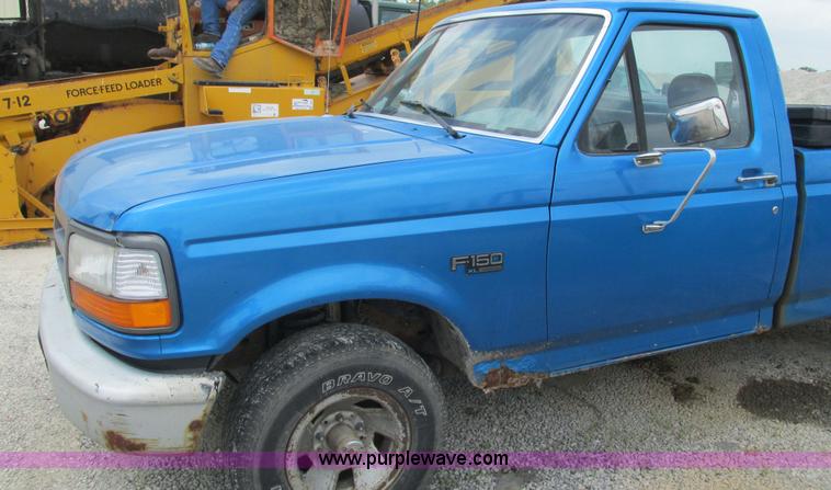 image for item J8544 1995 Ford F150 XL pickup truck