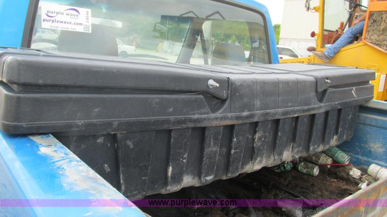 image for item J8544 1995 Ford F150 XL pickup truck