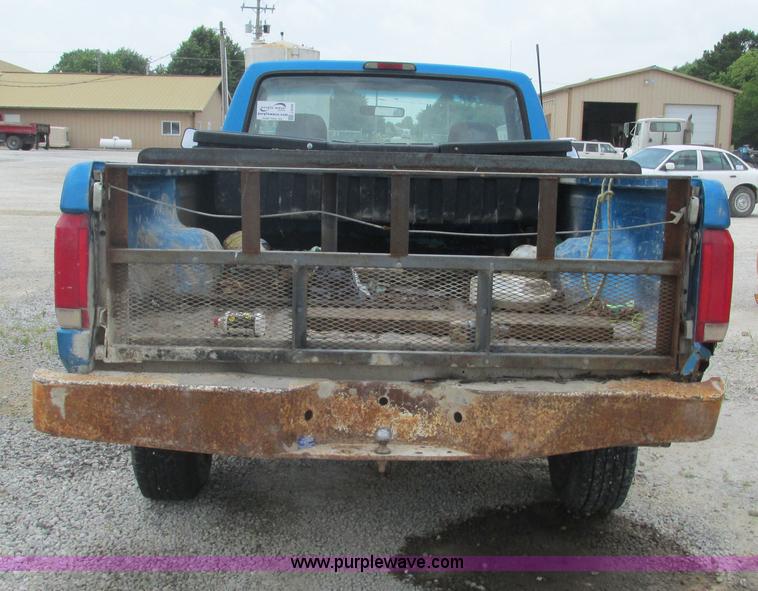 image for item J8544 1995 Ford F150 XL pickup truck