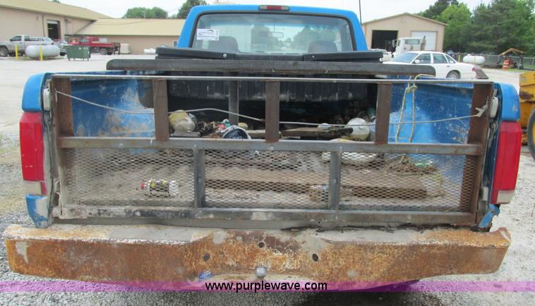 image for item J8544 1995 Ford F150 XL pickup truck