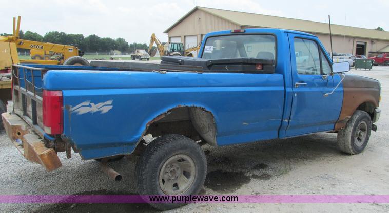 image for item J8544 1995 Ford F150 XL pickup truck