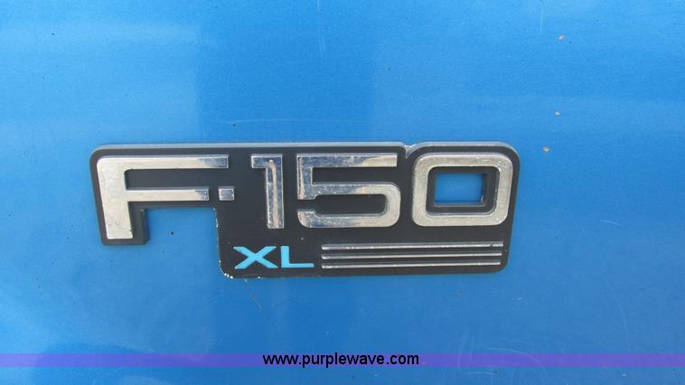 image for item J8544 1995 Ford F150 XL pickup truck