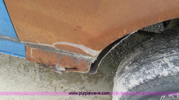 image for item J8544 1995 Ford F150 XL pickup truck