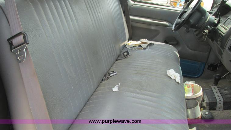 image for item J8544 1995 Ford F150 XL pickup truck