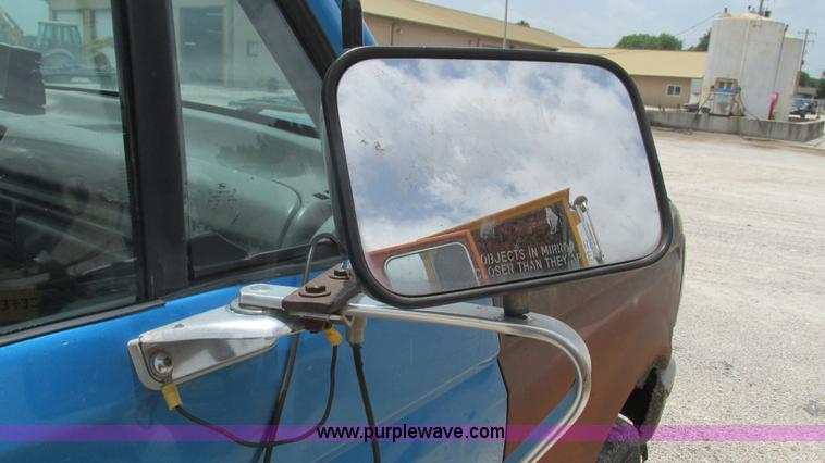 image for item J8544 1995 Ford F150 XL pickup truck