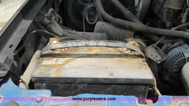 image for item J8544 1995 Ford F150 XL pickup truck